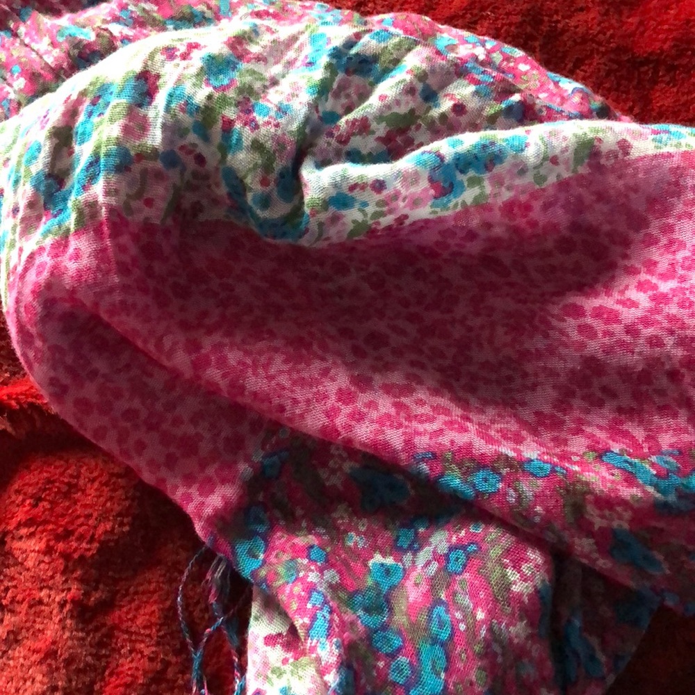 scarf. - Picture 3 of 3